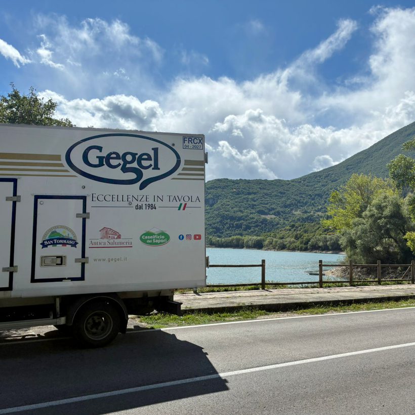 Un saluto dal Lago di Scanno e dai Borghi d’Abruzzo